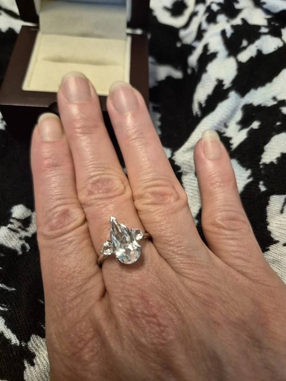 New In Box 6 5ct Genuine White Topaz Ring In Rhodium Over Sterling Silver 9